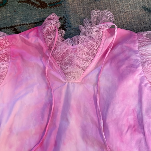 Vintage pink and white lace trimmed blouse size medium - Picture 11 of 15